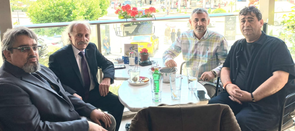 Bursa’nın Takım Elbiseli Simitçisi Siyas..